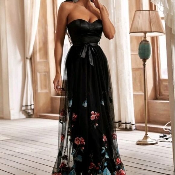 BLACK GLAMOROUS FLORAL EMBROIDERED MAXI PREMIUM QUALITY AND BRAND - Picture 4 of 9